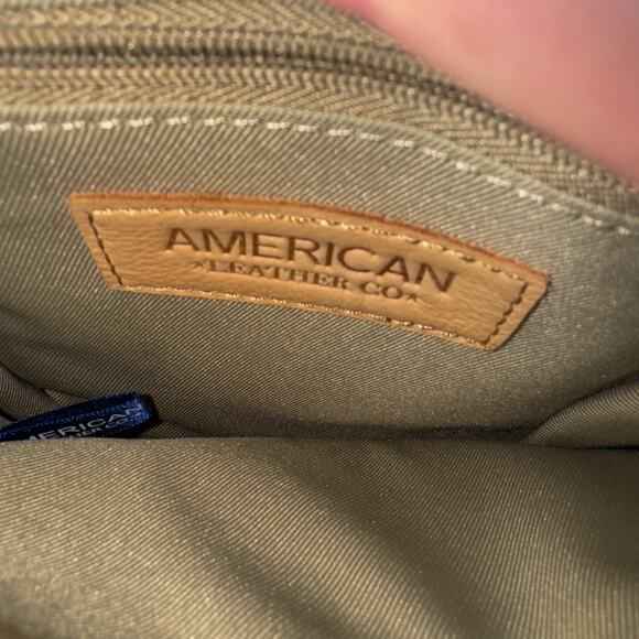 🖤 AMERICAN LEATHER CO. Two-Tone Mini Flap Crossbody Bag | Tan & Black Leather - Picture 5 of 7